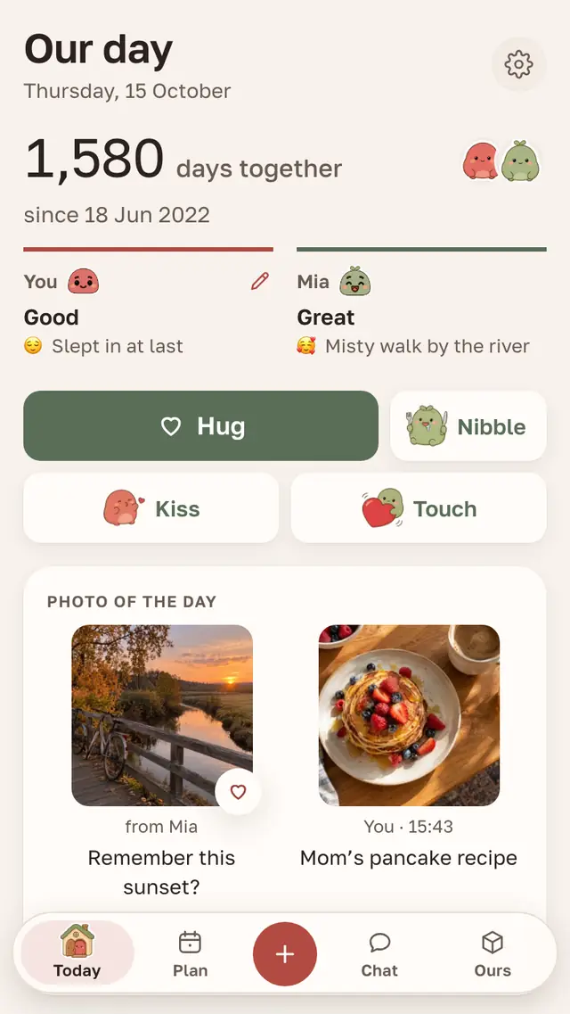 The Parella home screen: the days-together counter, both moods and upcoming events